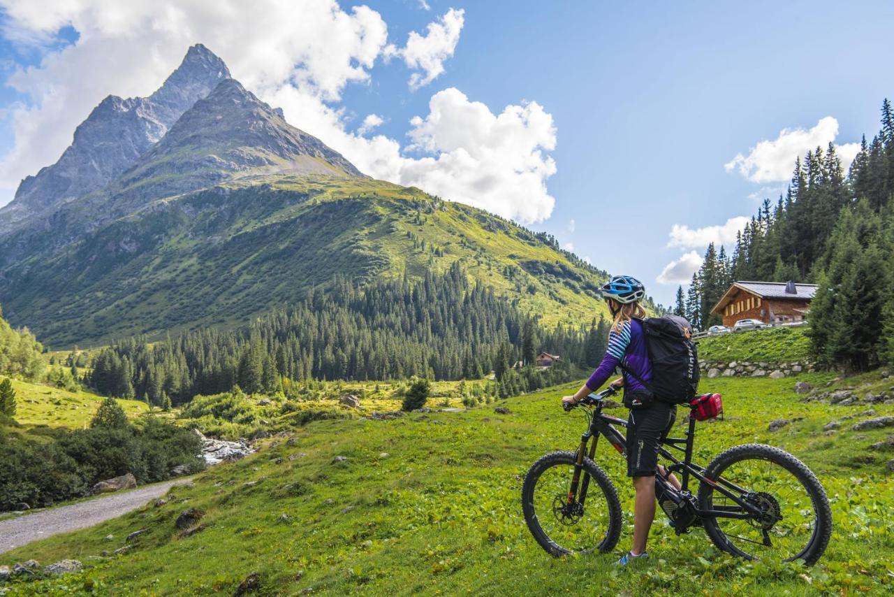 Hotel Schwarzer Adler Pettneu am Arlberg Dış mekan fotoğraf